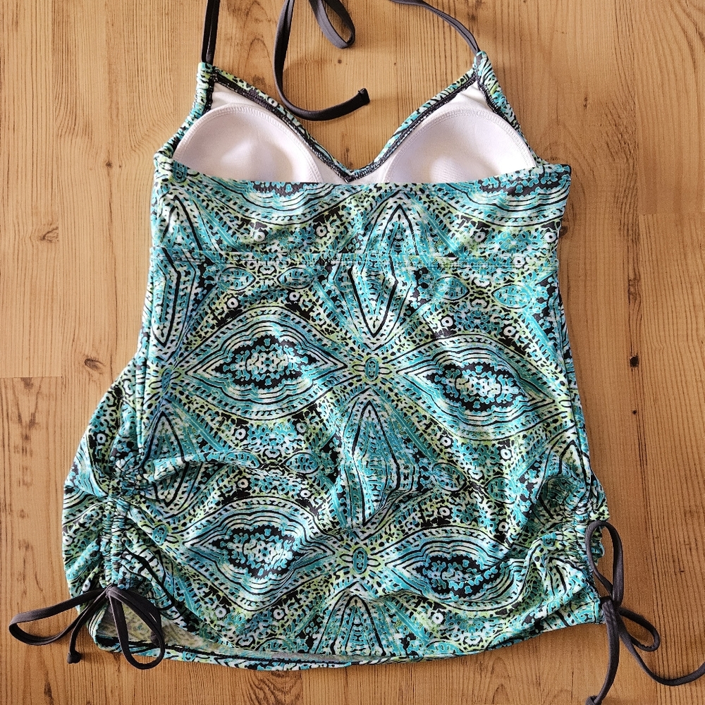 Liz Lange Maternity Swim Tankini Top - Picture 2 of 7